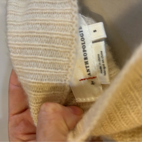 Cashmere short sleeve off the shoulder (depending how u wear it) - Picture 3 of 4